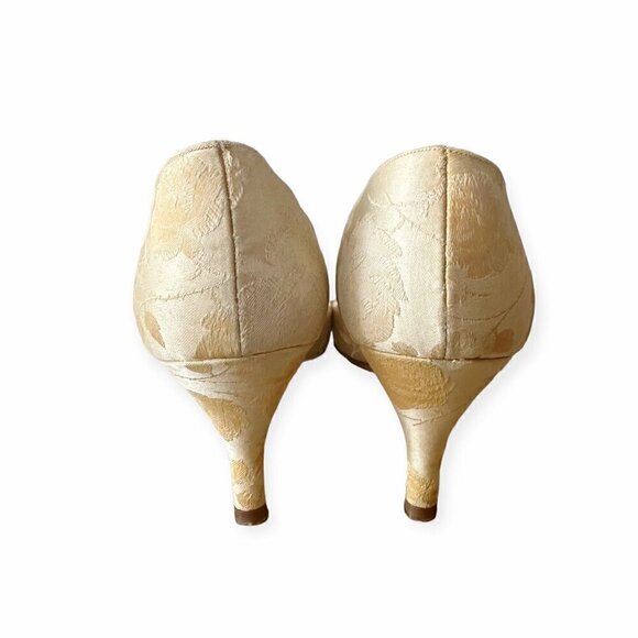 Vintage Brocade/Damask  Ivory Pumps by Sylvia Cristie, Size 7AAA - Picture 5 of 14